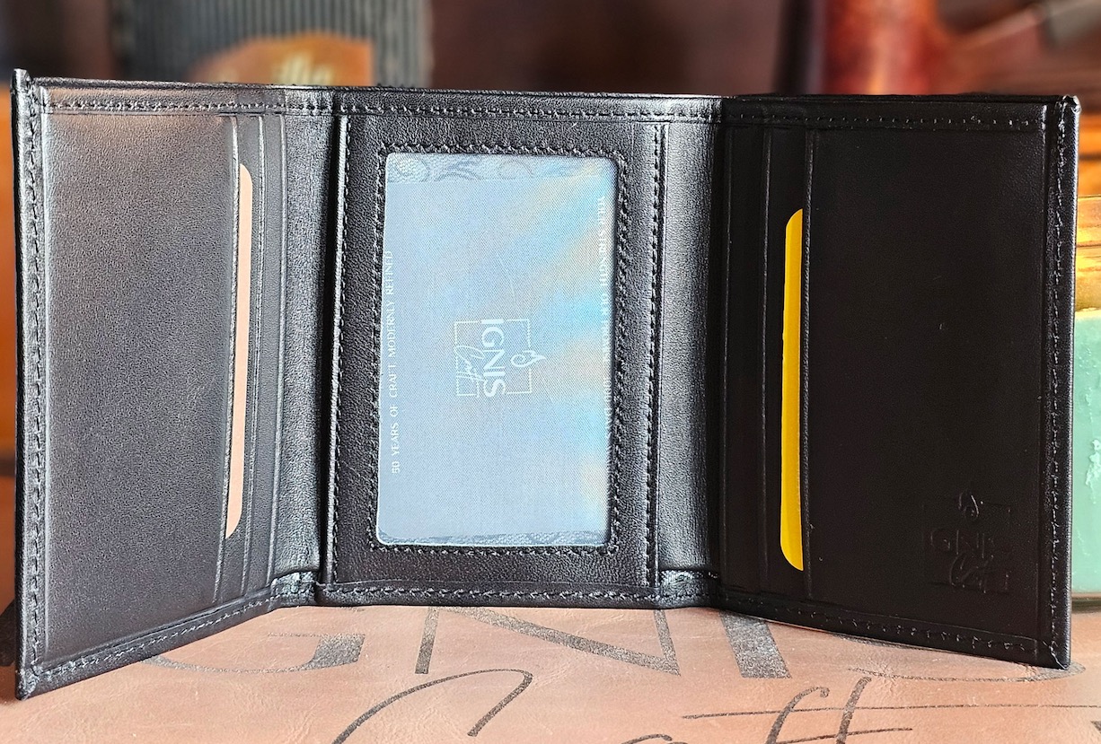 Men's Leather Trifold Wallets