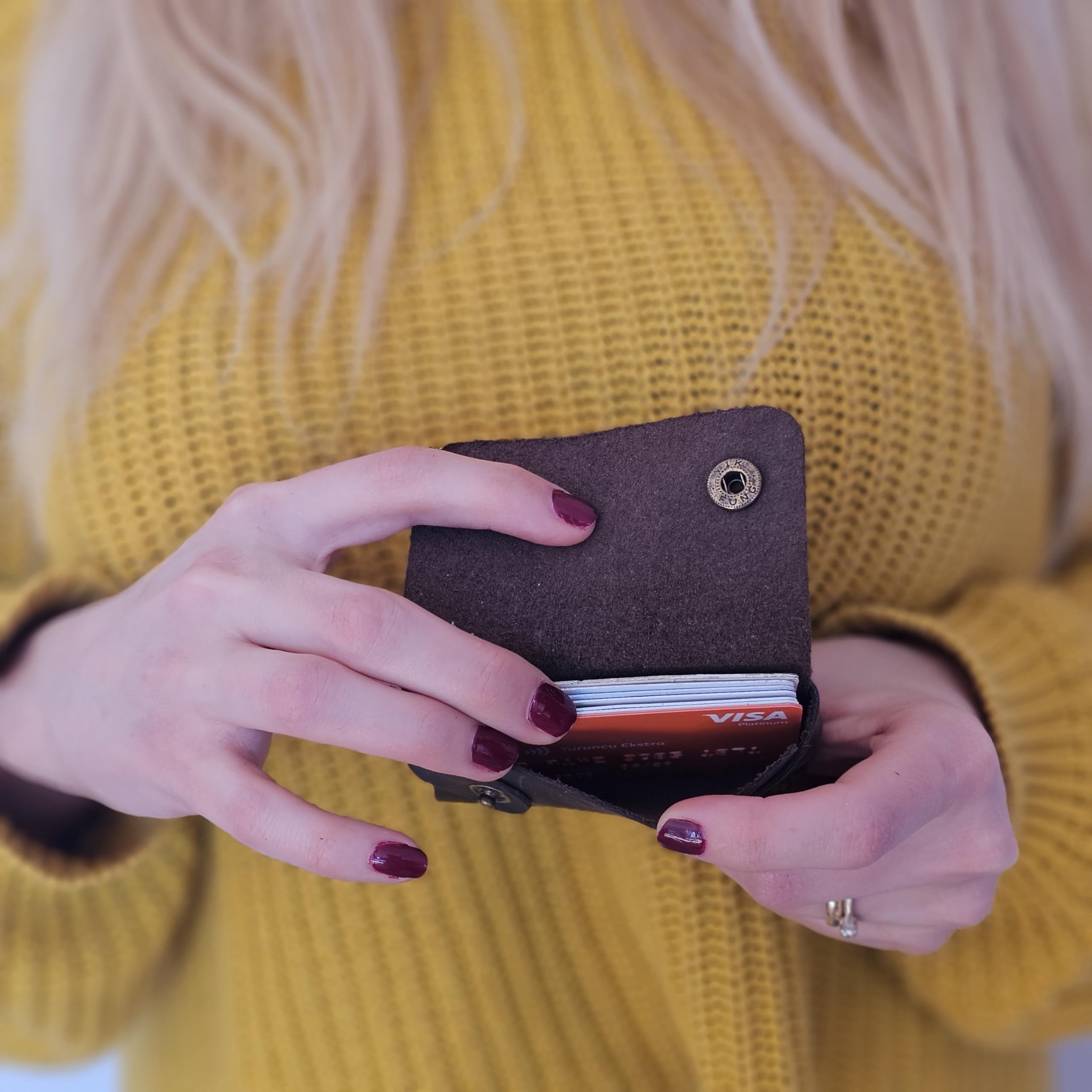 Ignis Craft Brown Leather Card Holder – Handmade Men’s Minimalist Wallet, Slim Credit Card Case, Business Card Holder Leather – Stylish & Practical for Daily Carry